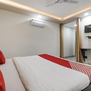 Super Hotel O Aastha Near Chaudhary Charan Singh International Airport